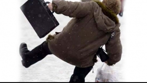 Record de adresări la Spitalul de Urgenţă. Din cauza gheţii, tot mai mulţi oameni îşi fracturează mâinile şi picioarele