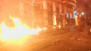 Un marş organizat în memoria unui adolescent ucis de poliţie s-a încheiat cu violenţe la Atena  