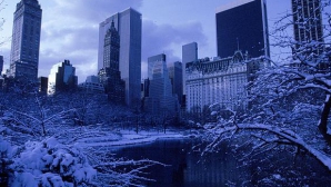 Nord-estul Statelor Unite, îngropat sub zăpadă, iar Marea Britanie lovită din nou de ploi abundente