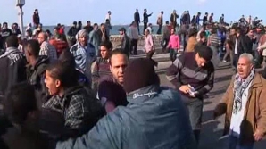 Ciocniri între forţele de ordine şi manifestanţi în ajunul referendumului constituţional din Egipt