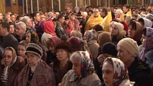 Sute de oameni au venit să vestească naşterea lui Hristos la Catedrala Sfânta Teodora de la Sihla VIDEO