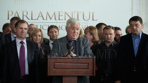 Comuniştii vor salarii mai mari pentru primari: Nu e corect să primească mai puţin decât subalternii