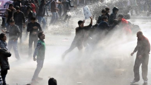 India: Mii de oameni au cerut dreptate pentru fata care a fost violată în grup într-un autobuz