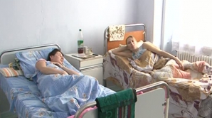 Femeile însărcinate iau cu asalt maternităţile de teamă să nu nască acasă