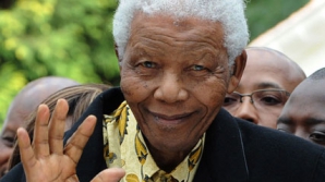 Fostul preşedinte al Africii de Sud, Nelson Mandela, a fost spitalizat 