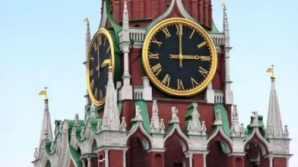 Revista Presei: Deputaţii ruşi îi cer lui Medvedev revenirea la ora de iarnă