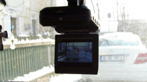 Tot mai mulţi moldoveni îşi instalează camere de bord în automobilele personale 