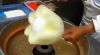 Opere de ARTĂ, realizate cu o maşină de făcut vată de zahăr (VIDEO)