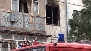 Incendiu într-un apartament din Capitală: Două autospeciale ale pompierilor au venit la faţa locului