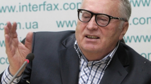 (VIDEO) Jirinovschi, atacat cu varză murată în Ucraina. VEZI cum a reacţionat politicianul