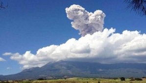 Vulcanul Colima a erupt, proiectând până la 3.000 de metri de cenuşă în aer VIDEO  
