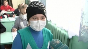 Elevii unui gimnaziu din Ungheni vin la ore cu MĂŞTI de protecţie