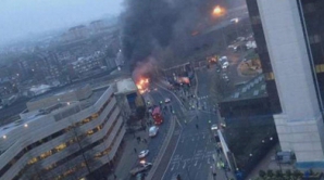 Un elicopter s-a PRĂBUŞIT în centrul Londrei. Două persoane şi-au pierdut viaţa