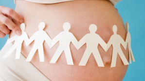 Mai multe cupluri de lesbiene din Moldova vor să recurgă la fertilizarea in vitro pentru a deveni părinţi 