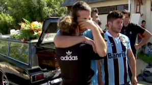 Zeci de brazilieni sunt în doliu. Îşi înmormântează apropiaţii, care şi-au pierdut vieţile într-un club de noapte