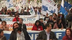 Mii de profesori au protestat la Lisabona faţă de măsurile de austeritate 