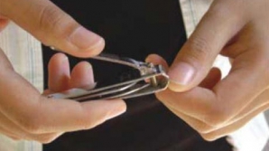 VEZI cum îşi taie astronauţii unghiile, atunci când se află în spaţiu