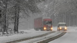 Vremea se răceşte simţitor. Ceaţă şi polei pe drumuri