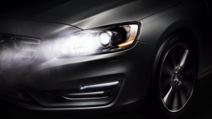Volvo va prezenta un nou sistem inteligent de iluminare a drumurilor
