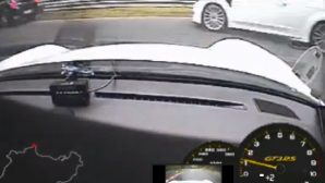 (VIDEO) Accident la Nurburgring: Un Porsche 911 GT3 cu peste 200 km/h a fost proiectat într-un alt vehicul 