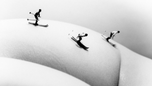 Iarna cum nu ai mai văzut-o! Funduri şi sâni pe post de... pârtii FOTO  