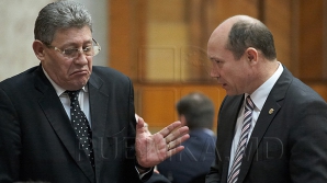 Streleţ îi numeşte "moşi" pe Voronin, Ghimpu şi Diacov. Lupu le recomandă cartea "Unchiul din Paris" VIDEO 