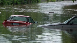 Grecia se confruntă cu cele mai grave inundaţii, din ultimii 50 de ani. Un om a murit