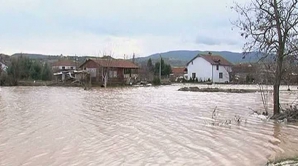 Ploile torenţiale fac ravagii în Macedonia. Peste 20 de mii de oameni au rămas în beznă