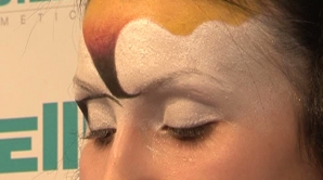 (VIDEO) Ultimele tendinţe ale modei: Machiaje şi coafuri de primăvară, la Beauty 2013 