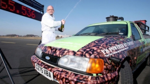 Maşina care merge cu ZAŢ DE CAFEA a atins un nou record