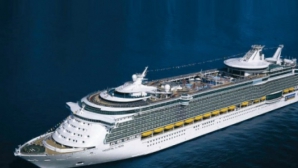 O nava de croazieră, care a plutit timp de patru zile în derivă, a ajuns în port 