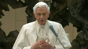 Papa Benedict al XVI-lea a apărut pentru prima dată în public, după ce a anunţat că renunţă la Pontificat 