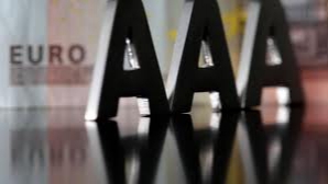 Agenţia Moody's a retrogradat ratingul de triplu A al Marii Britanii 