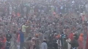 Cel mai mare festival religios din lume: Peste 30 de milioane de pelerini s-au scăldat în râul Gange din India