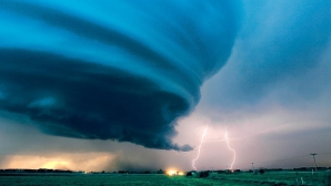 Statele Unite, lovite de o tornadă: Cel puţin cinci oameni au fost răniţi, iar 50 de case - distruse