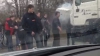 Incident lângă Chişinău cu implicarea unui camion. Mai mulţi moldoveni au sărit în ajutorul şoferului (VIDEO)