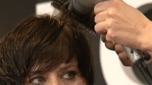 Expoziţia Beauty 2013 s-a încheiat: Zeci de femei s-au ales cu o coafură nouă realizată de stilişti străini