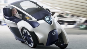 Toyota prezintă conceptul i-Road: Primele poze oficiale şi specificaţii tehnice