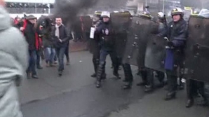 Proteste cu scandal în Franţa. Manifestanţii, nemulţumiţi deoarece riscă să rămână fără un loc de muncă