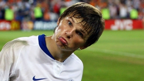 O casă de pariuri din Anglia îşi bate joc de Andrei Arşavin: Să lase fotbalul şi să curăţe veceurile stadionului (VIDEO)