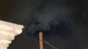 Din nou fum negru la Vatican. A doua încercare de a alege un nou Papă a eşuat