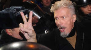 Opozantul rus Eduard Limonov a fost reţinut la Moscova