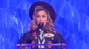 Madonna l-a criticat pe Putin pentru condamnarea tinerelor din grupul Pussy Riot 