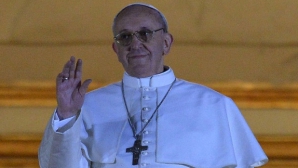 Viaţa umilă a noului Papă. Mergea pe jos până la biserică şi spăla picioarele celor săraci