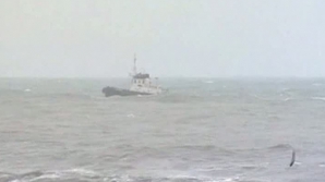 Pata de petrol apărută după scufundarea unei nave sub pavilion moldovenesc se extinde spre România
