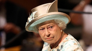 Regina Elisabeta a II-a a Marii Britanii a fost  spitalizată