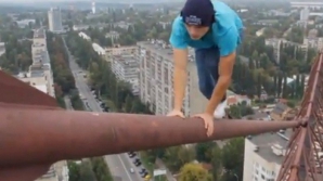 (VIDEO) Spiderman există! Un tânăr din Ucraina escaladează poduri şi clădiri fără să fie asigurat