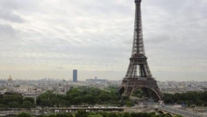 ALERTĂ CU BOMBĂ la Turnul Eiffel. Poliţia a demarat o anchetă