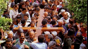 (VIDEO) Mii de credincioşi catolici refac Drumul Crucii la Ierusalim 