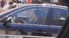Chirtoacă încalcă regulile de circulaţie. Vorbeşte la telefon în timp ce conduce şi nu are cuplată centura de siguranță (VIDEO)